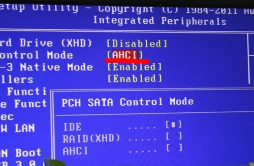 bios硬盘接口模式AHCI改成IDE