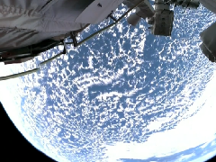 神舟十二号航天员首次出舱，中国空间站全景相机拍摄到令人震撼的地