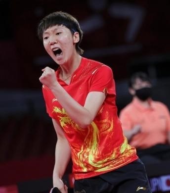 中国队选手王曼昱在比赛中