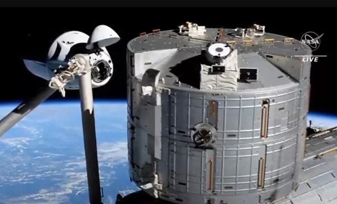 SpaceX 在明年 4 月有望利用猎鹰 9 号火箭从 NASA 肯尼迪航天中心发射载人龙飞船
